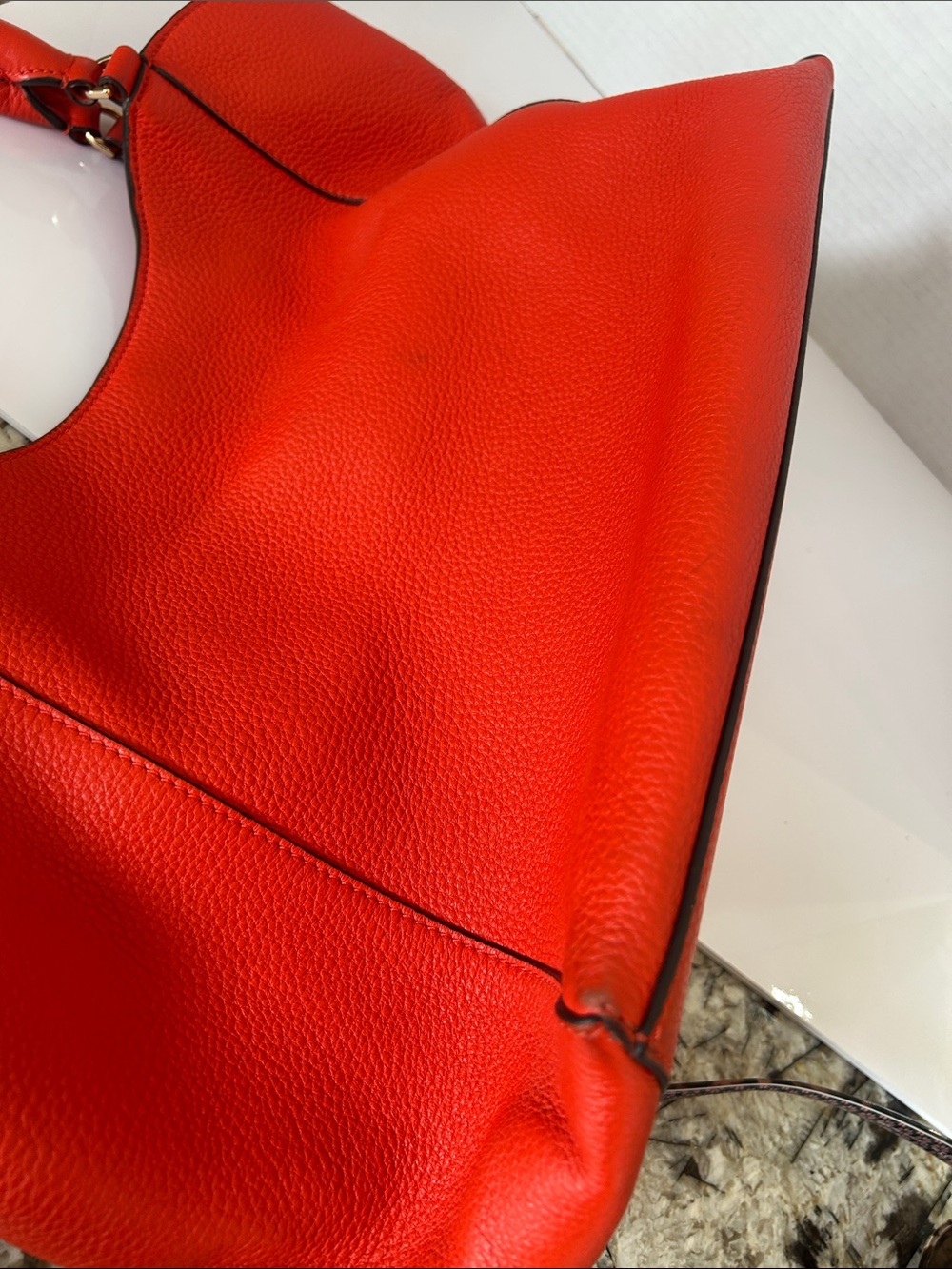Tory Burch Bombe T East/West
Tote, red/orange (coral) - Picture 17 of 17